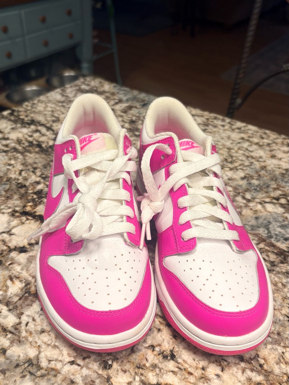 Nike Kids youth sz 5 or women’s 6.5 Low-Top Sneakers in White and Bright Pink